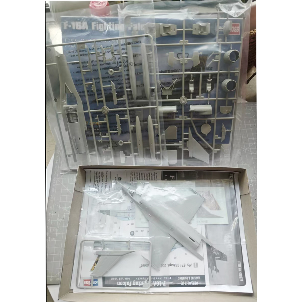 Model Kit F16 - Hobbyboss 80272 1:72 Scale General Dynamics