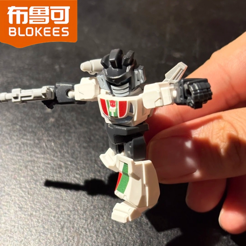 Blokees Transformers Defender  - Model Kit Optimus review and price